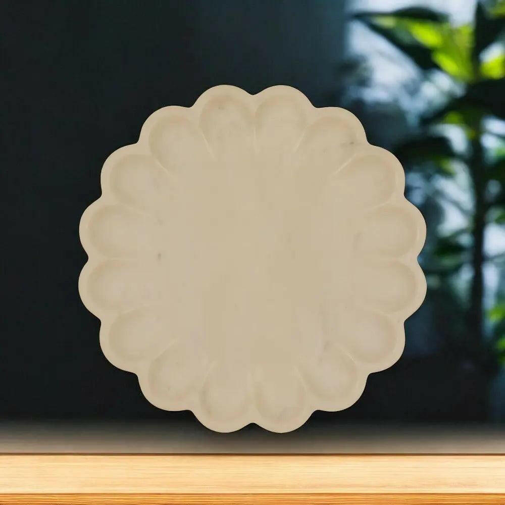 Daisy Platter – Floral Elegance for Dining.